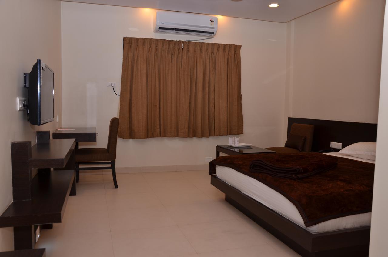 ホテル Mohini Royal Jharsuguda エクステリア 写真