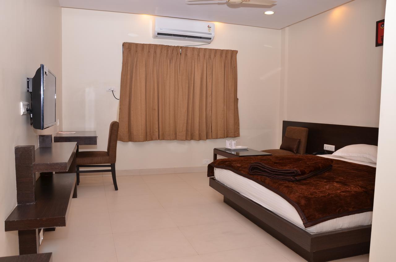ホテル Mohini Royal Jharsuguda エクステリア 写真